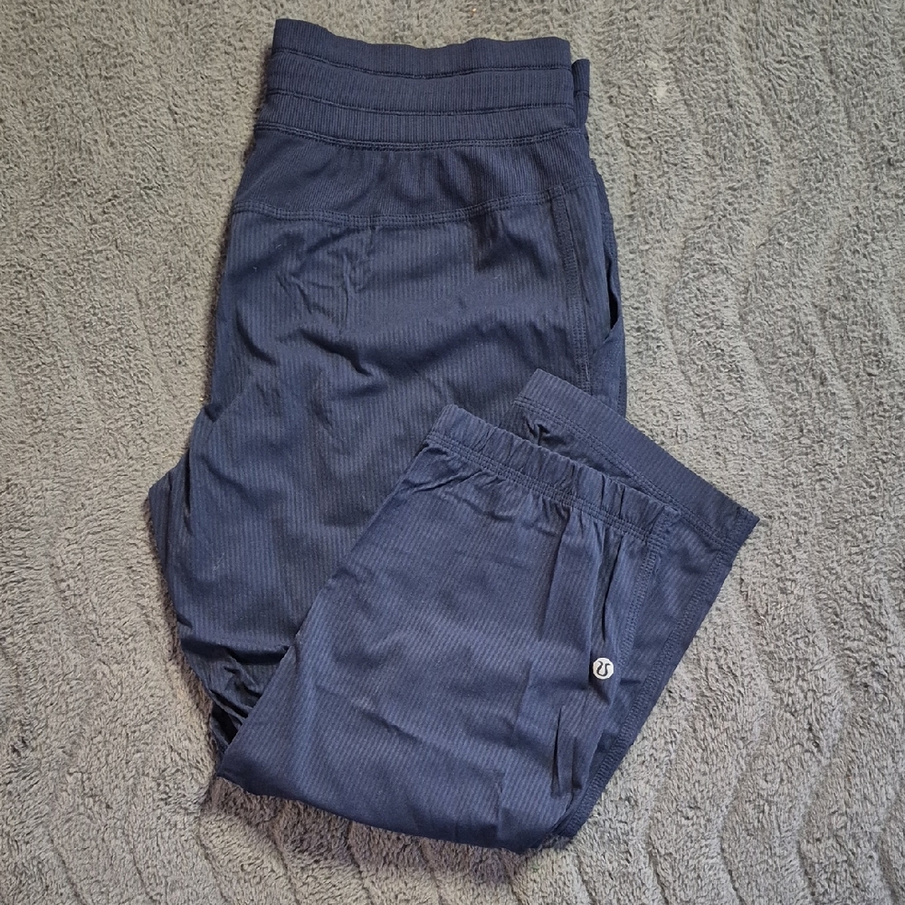 Lululemon Cropped Studio Capri